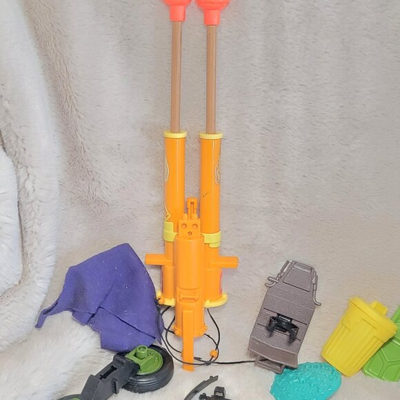 Lot Of 1990s TMNT Accessories Weapons Pieces/Parts Cards Vintage (SEE PICTURES) - Picture 8 of 11